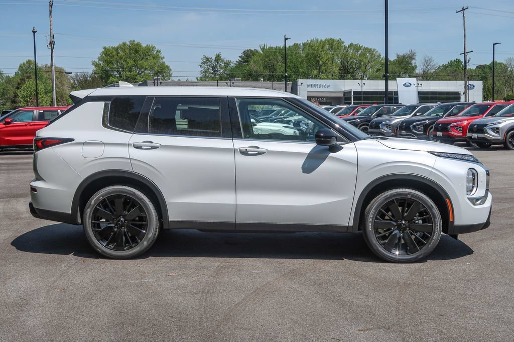 New 2026 Mitsubishi Outlander LE AWD/4WD image 8