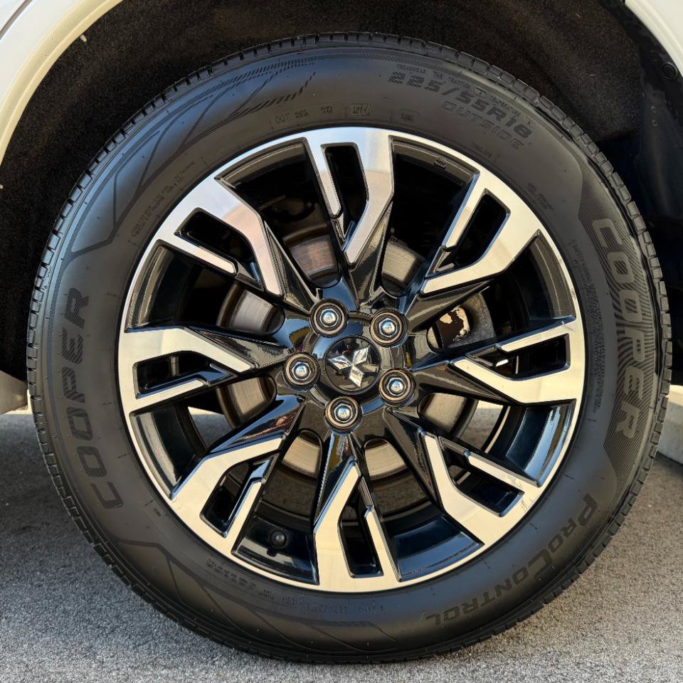 Used 2018 Mitsubishi Outlander SEL AWD/4WD image 24