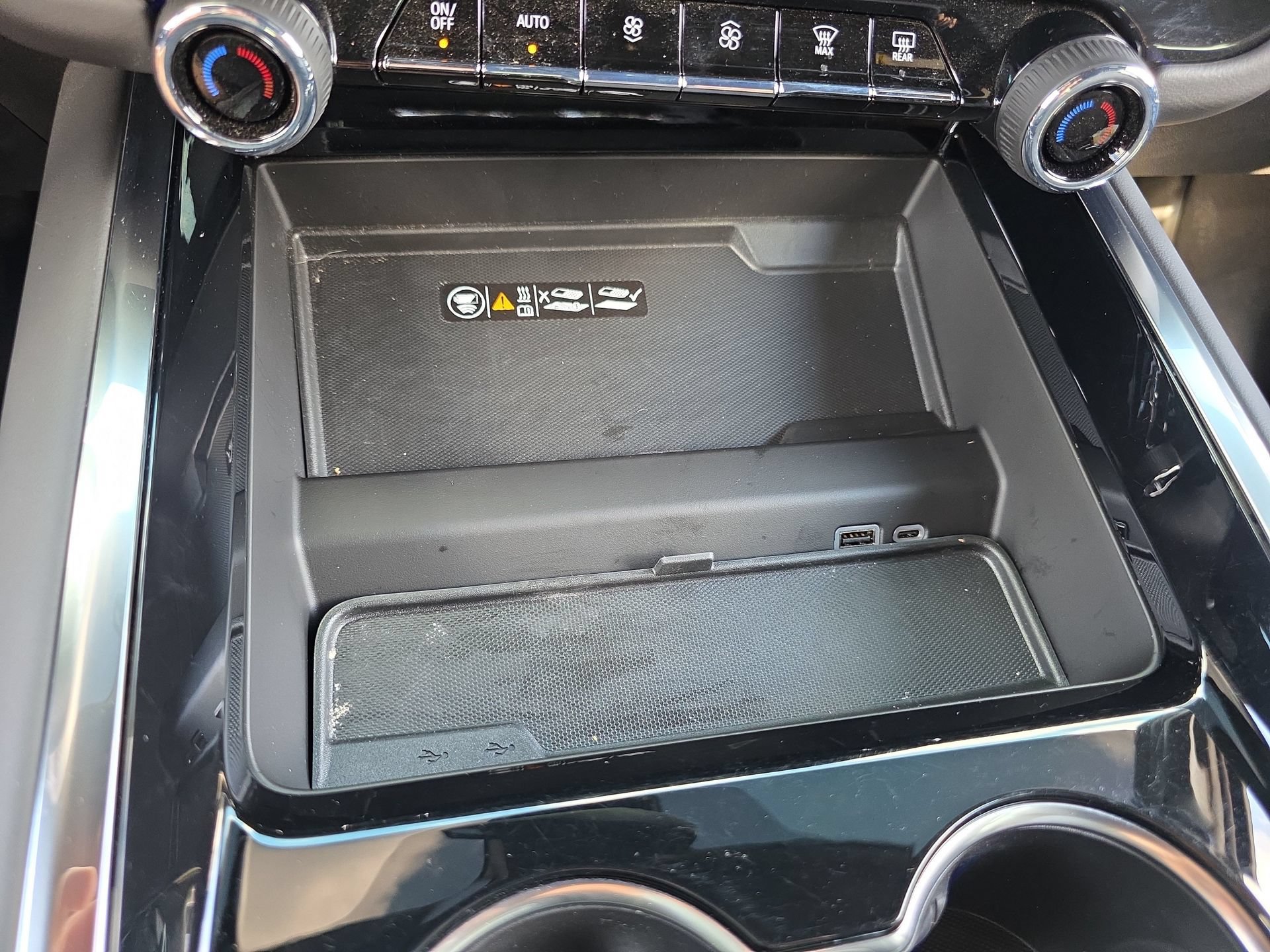 Used 2026 Chevrolet Suburban Premier w/ Sun And Tow Package RWD image 24