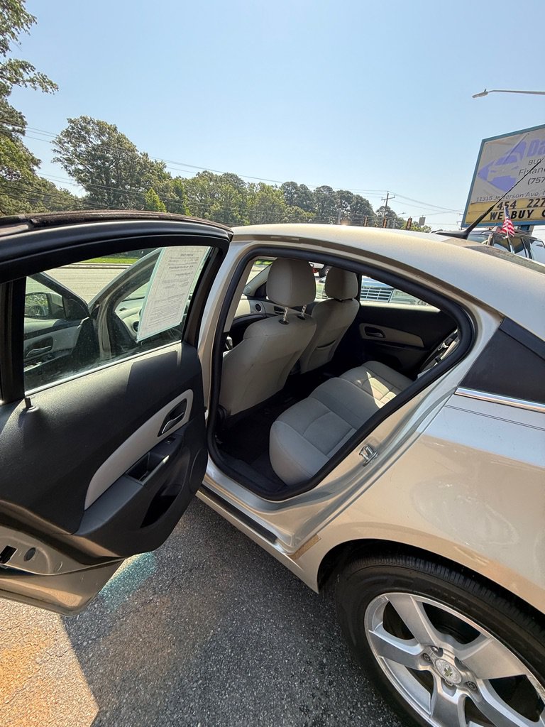 Used 2014 Chevrolet Cruze LT FWD image 19