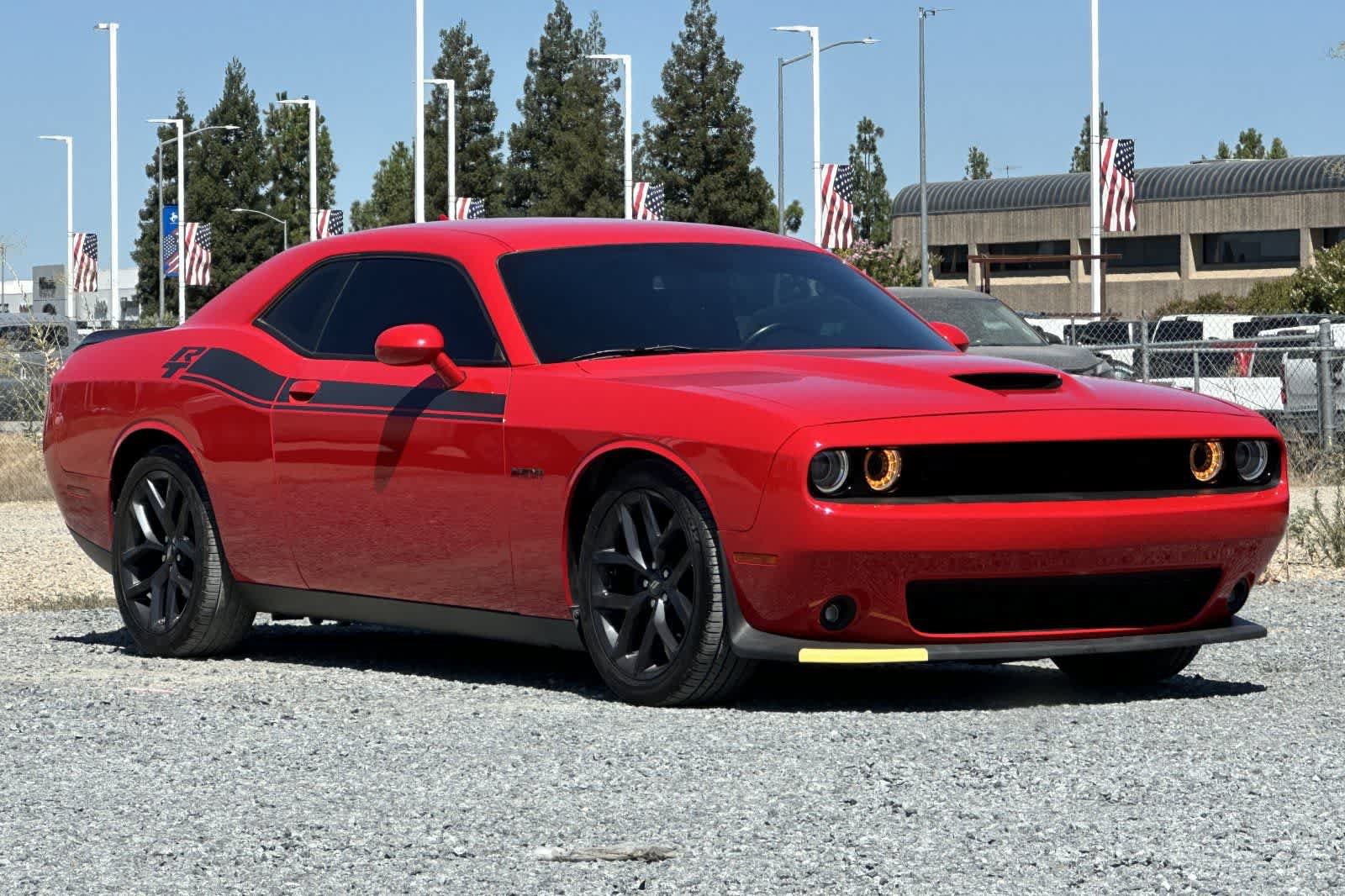 Used 2021 Dodge Challenger R/T w/ Driver Convenience Group RWD image 10