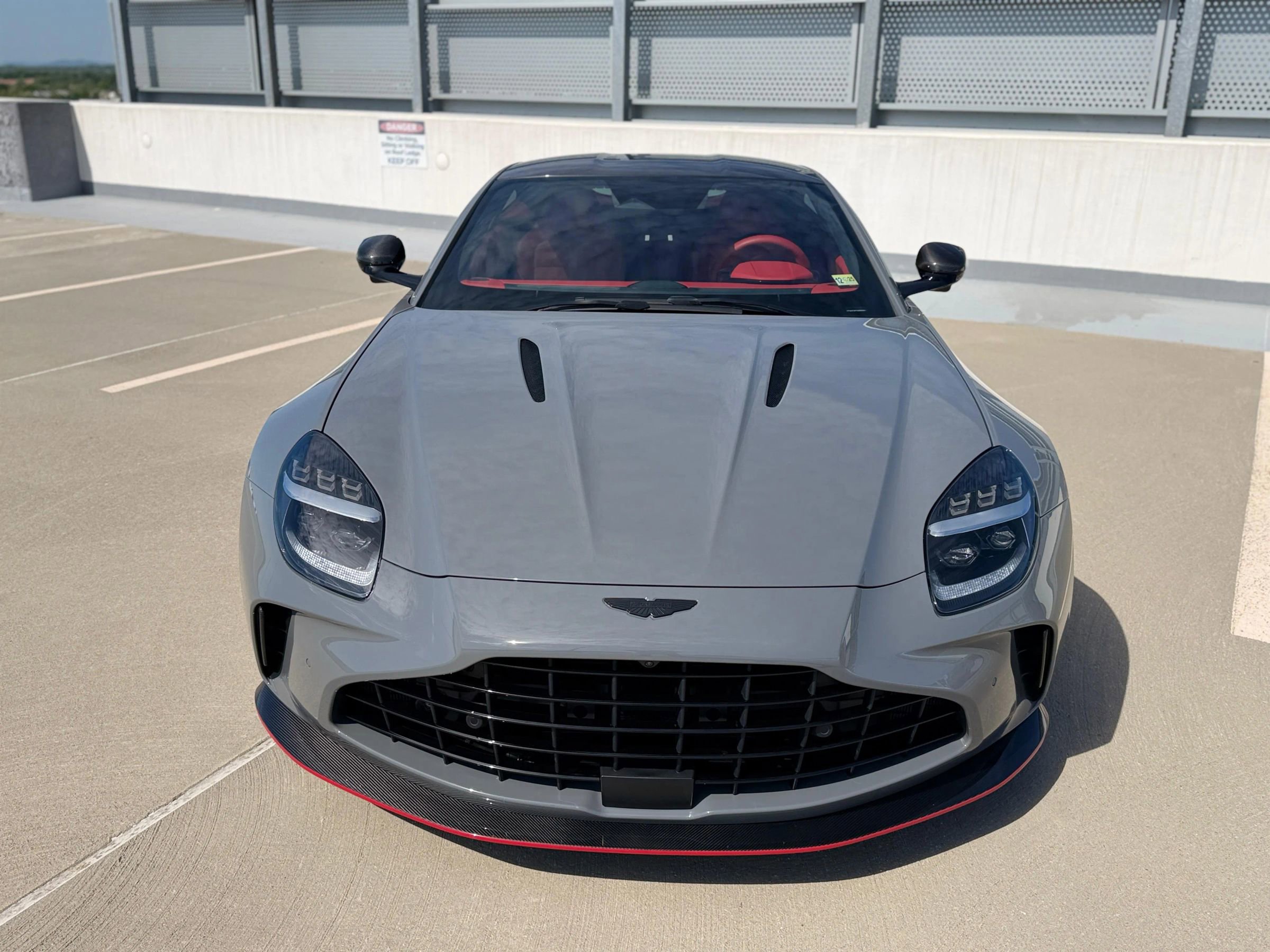 Used 2025 Aston Martin V8 Vantage Coupe RWD image 5