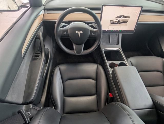 Used 2023 Tesla Model 3 Standard Range image 8