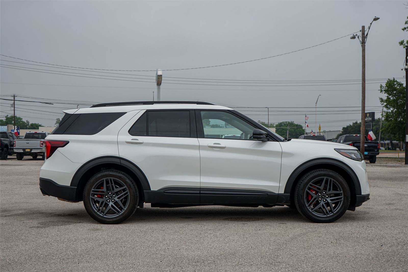 Certified 2025 Ford Explorer ST RWD image 4