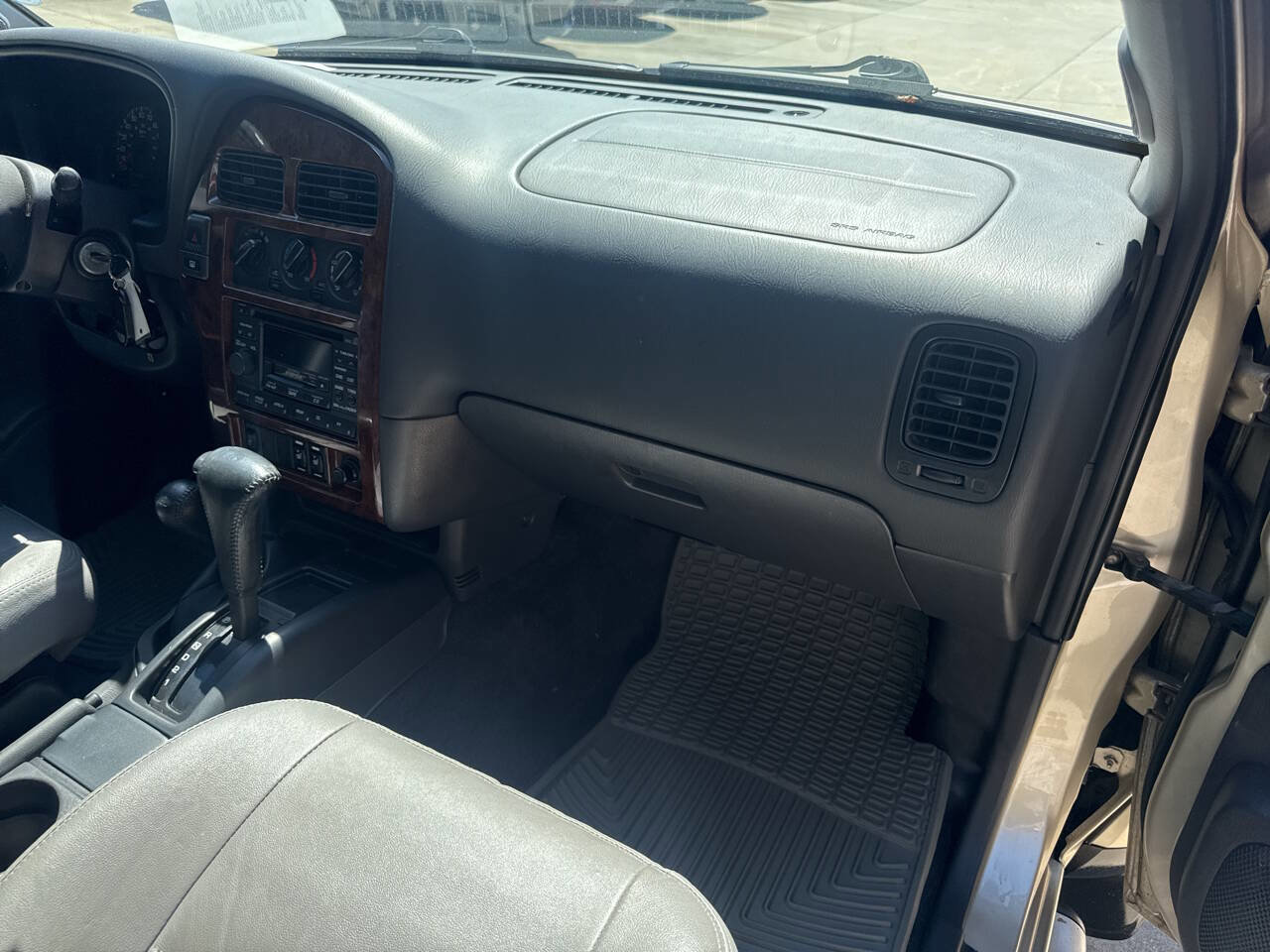 Used 1999 Nissan Pathfinder LE AWD/4WD image 23