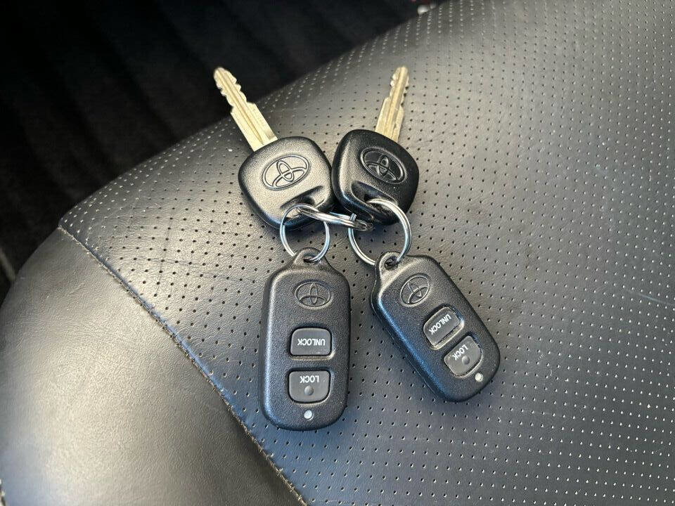 Used 2003 Toyota MR2 image 22