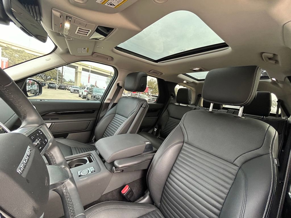 Used 2024 Land Rover Discovery S AWD/4WD image 13