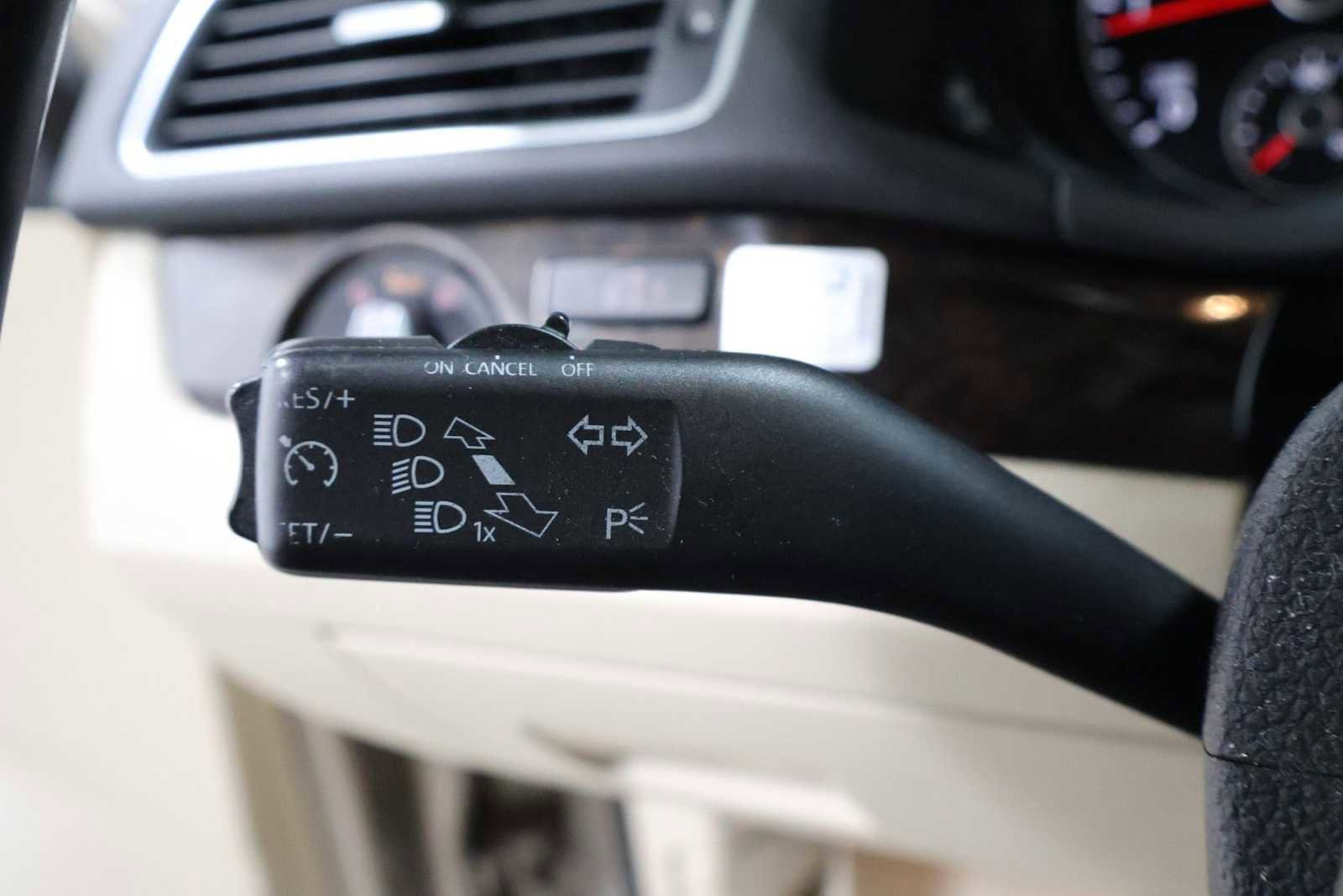 Used 2015 Volkswagen Passat TDI SEL Premium FWD image 28