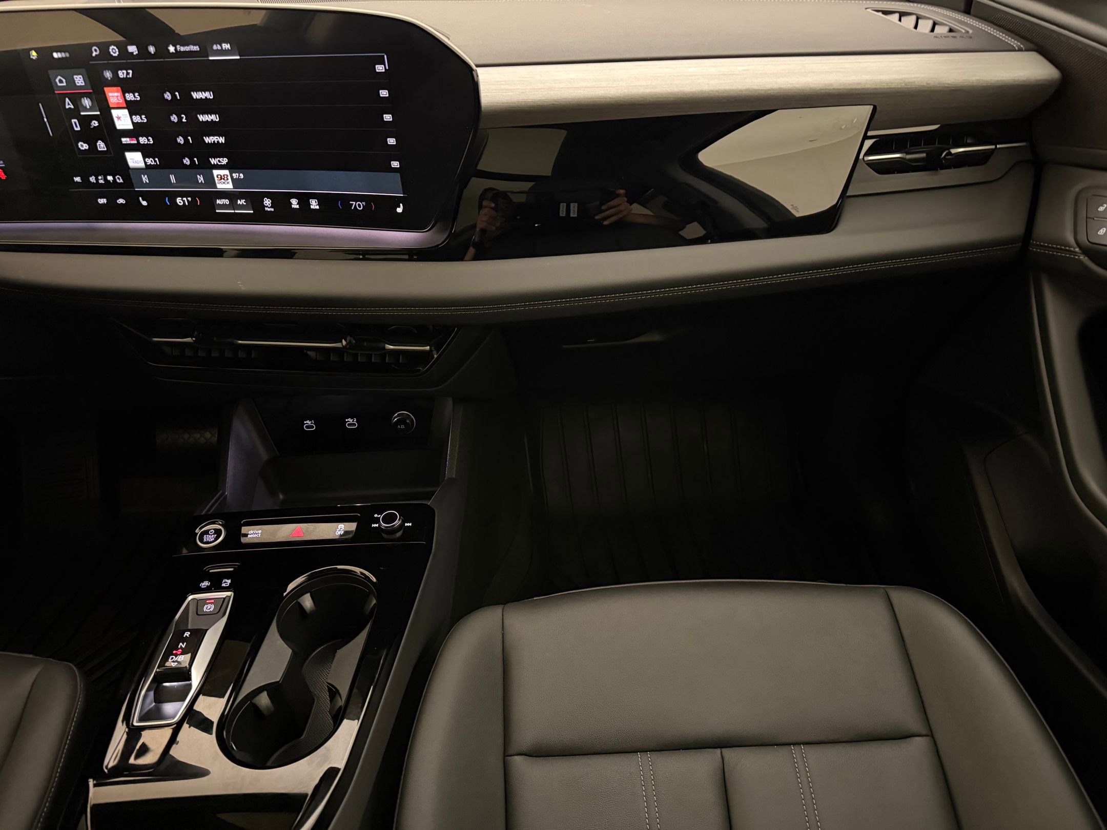 Used 2025 Audi Q6 e-tron Premium w/ Convenience Package RWD image 28