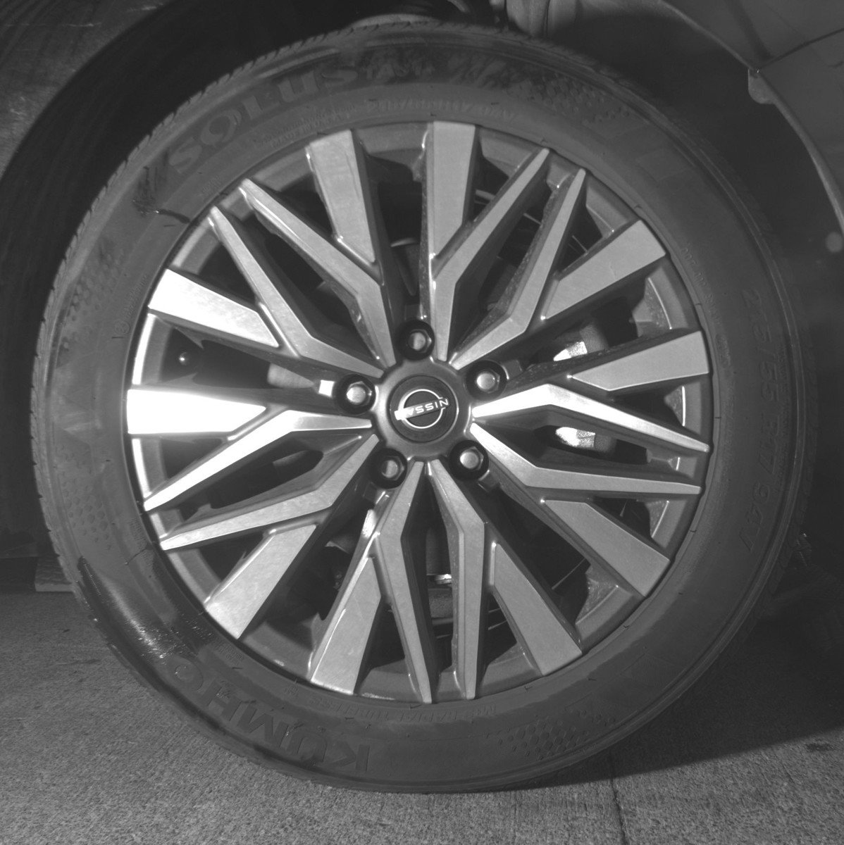 Used 2025 Nissan Altima 2.5 SV FWD image 13