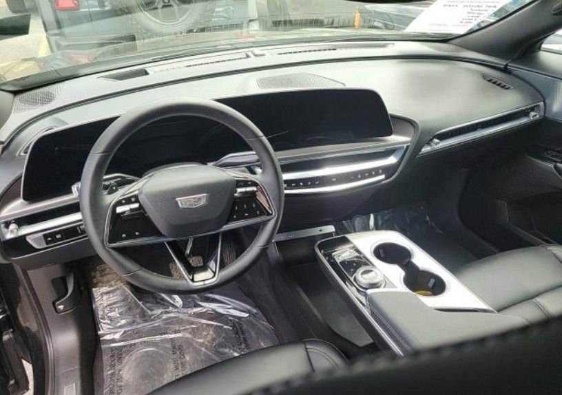 Used 2024 Cadillac Lyriq Tech RWD image 6