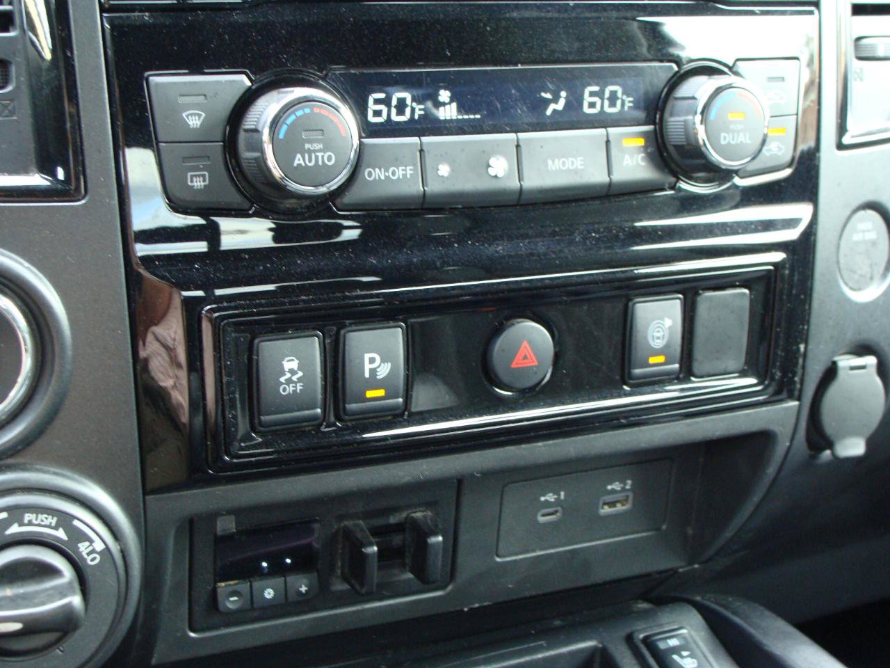 Used 2024 Nissan Titan SV w/ SV Convenience Package AWD/4WD image 20