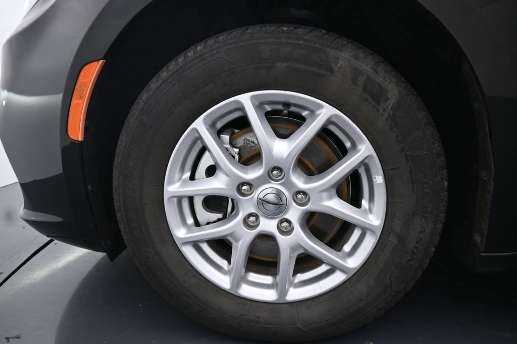 Used 2023 Chrysler Pacifica Touring-L FWD image 14