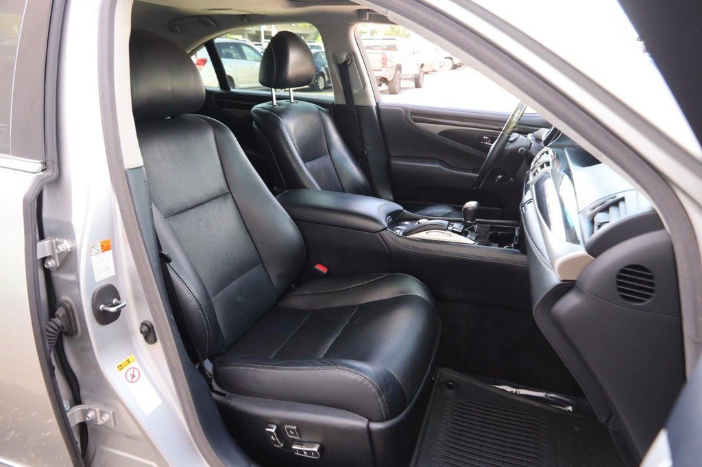 Used 2016 Lexus LS 460 AWD w/ Comfort Package image 29