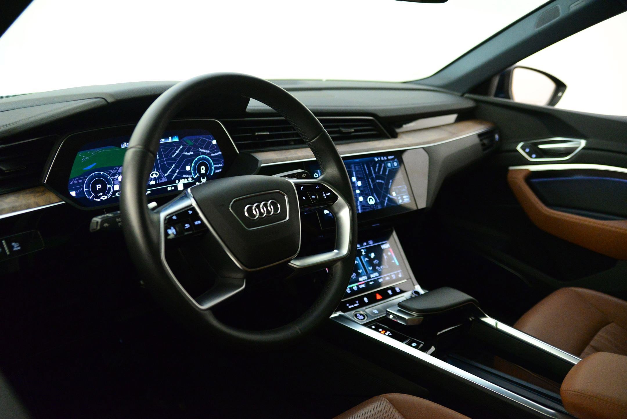 Certified 2023 Audi e-tron Premium Plus w/ Premium Plus Package AWD/4WD image 4