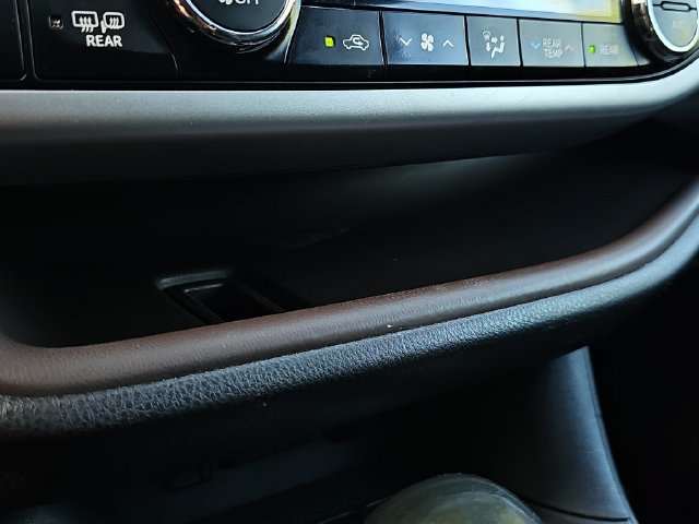 Used 2018 Toyota Highlander XLE AWD/4WD image 37