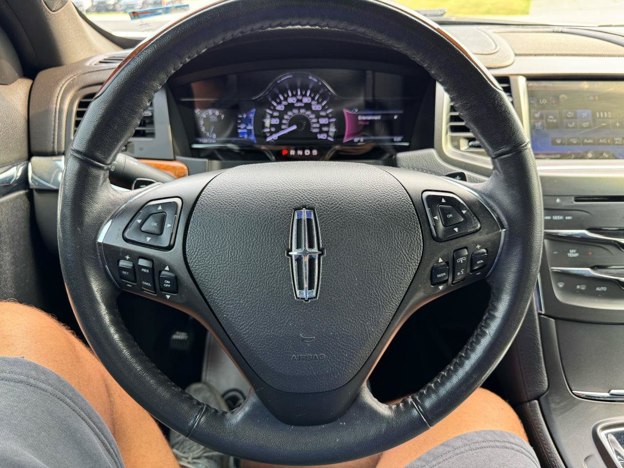 Used 2014 Lincoln MKS FWD image 41