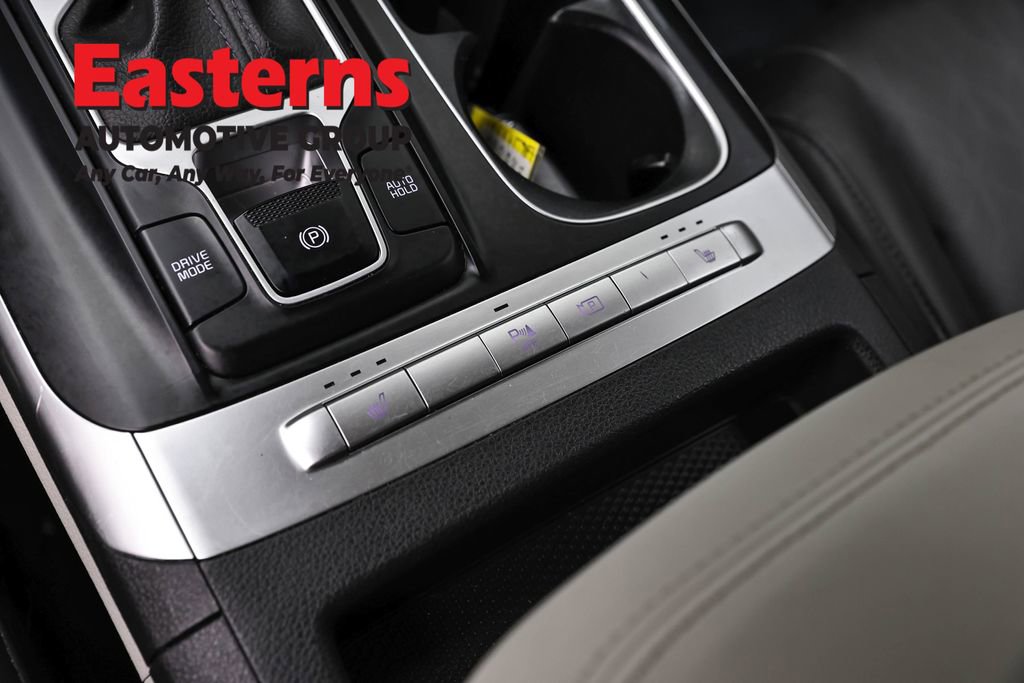 Used 2022 Kia Carnival LX image 21