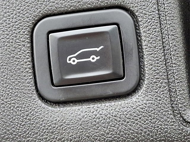 Used 2018 GMC Terrain Denali w/ Advanced Safety Package image 30