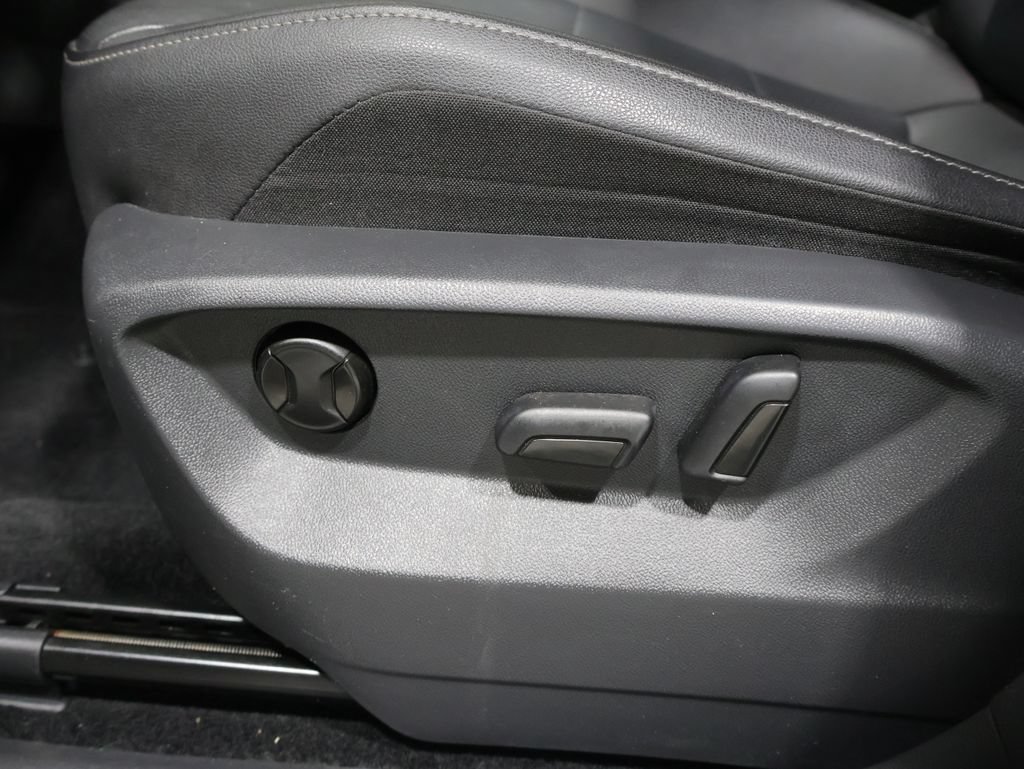 Used 2020 Volkswagen Tiguan SE AWD/4WD image 10