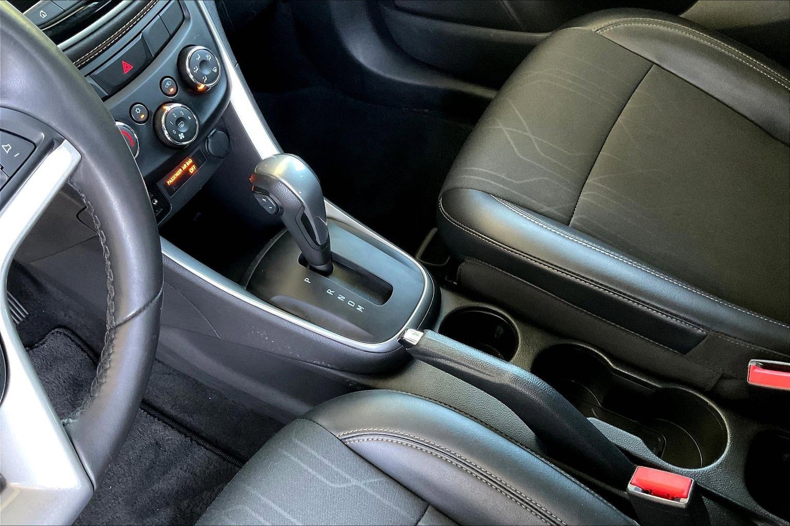 Used 2019 Chevrolet Trax LT w/ LT Convenience Package FWD image 17