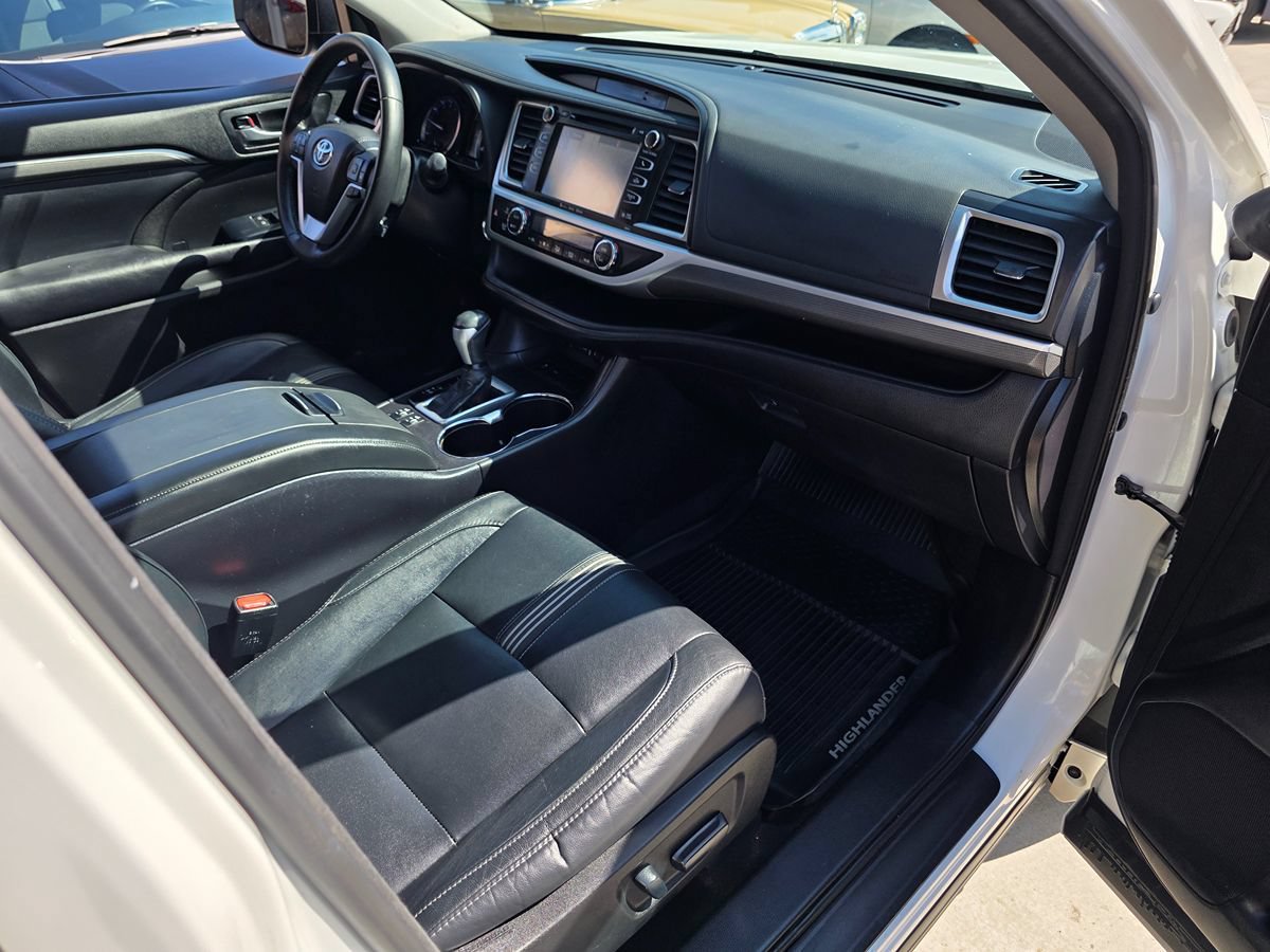 Used 2018 Toyota Highlander SE FWD image 15
