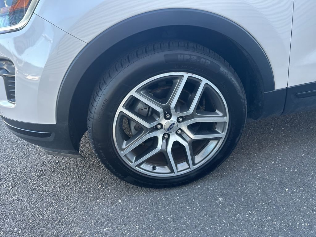 Used 2018 Ford Explorer Sport w/ Equipment Group 401A image 11