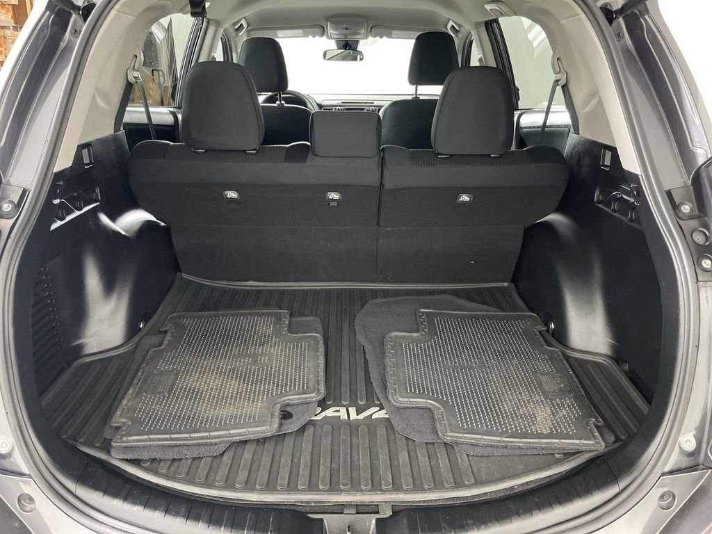 Used 2018 Toyota RAV4 LE w/ Carpet Mat Package image 23