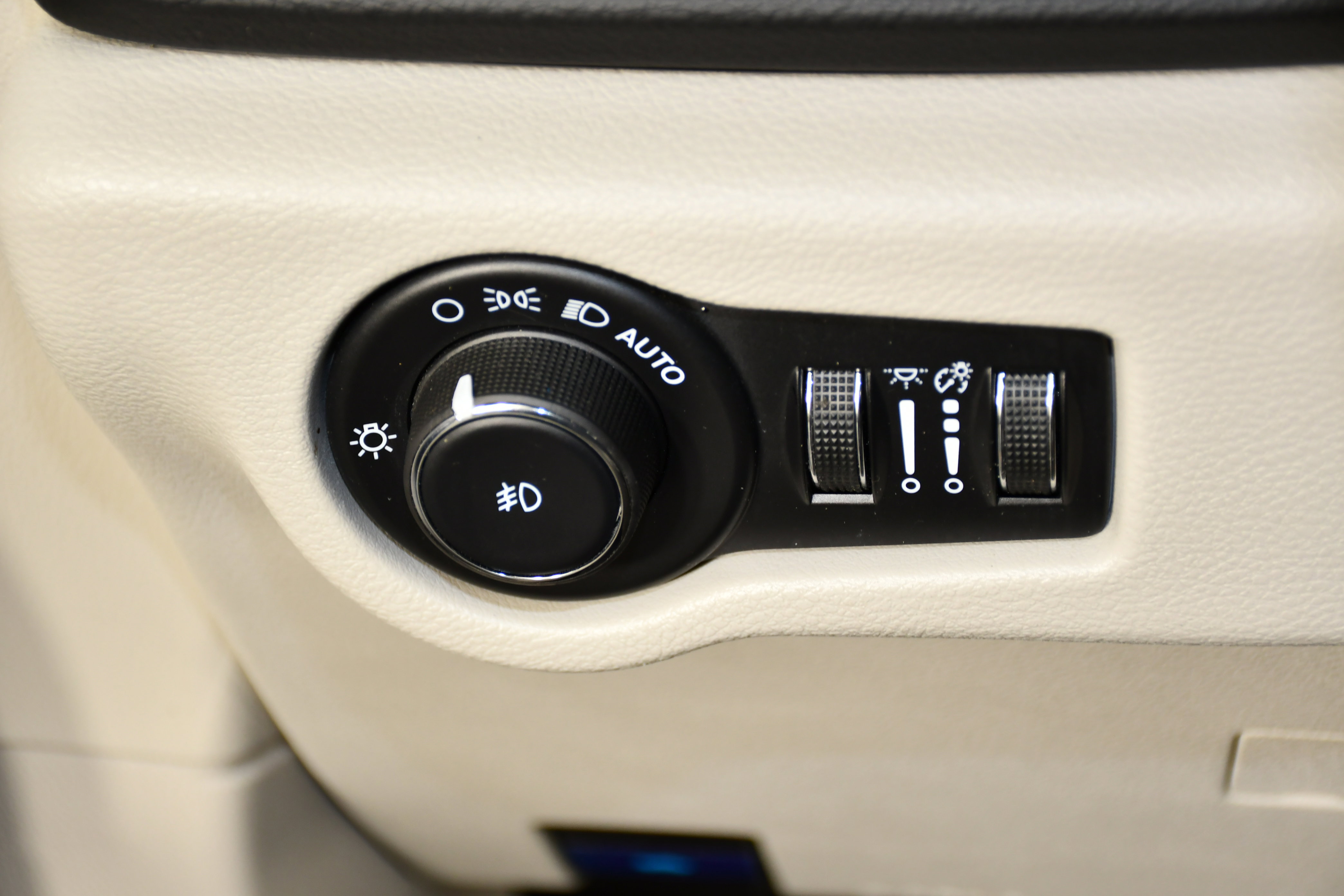 Used 2024 Chrysler Pacifica Touring-L image 34