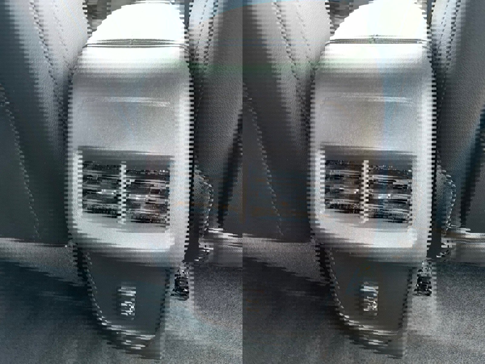 Used 2024 GMC Terrain SLT image 19