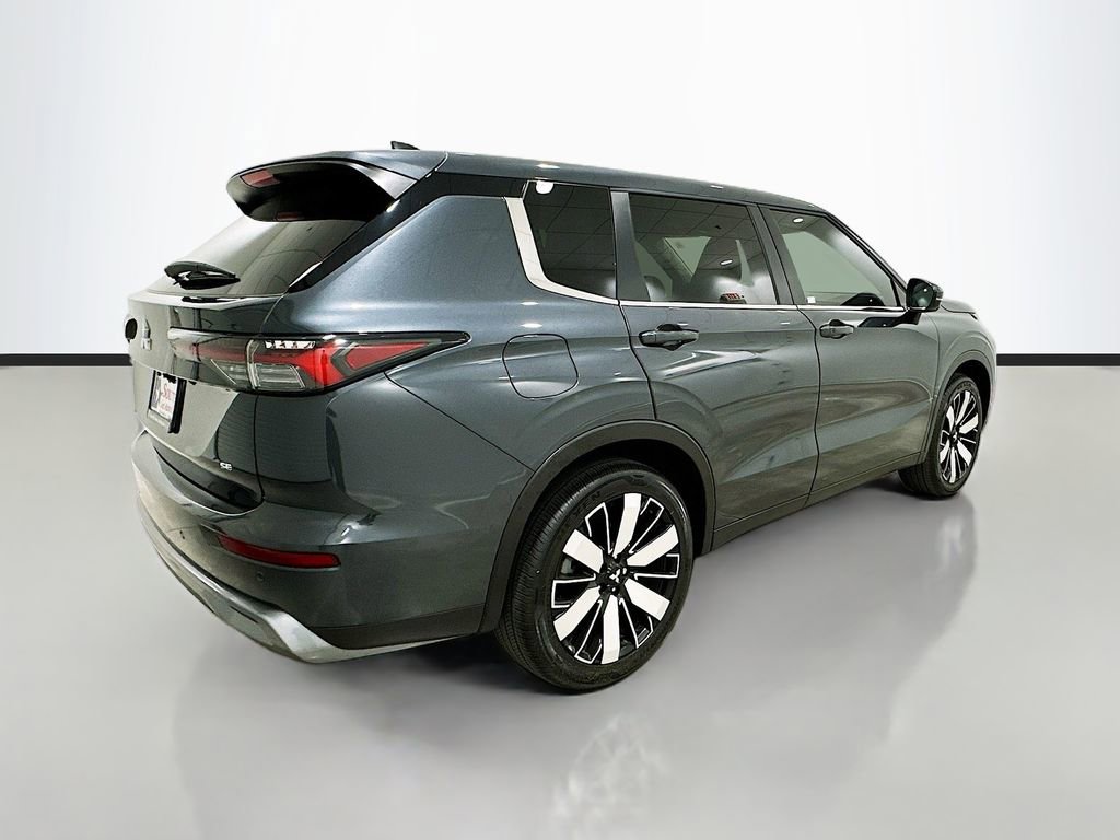 Used 2025 Mitsubishi Outlander SE image 7