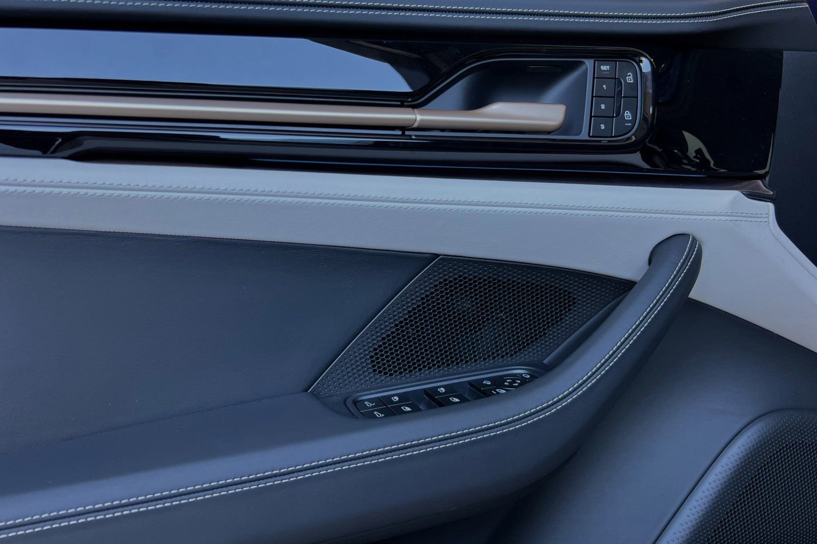 Used 2024 Porsche Panamera 4 image 12