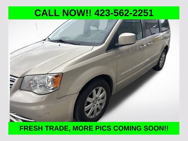 Used 2015 Chrysler Town & Country Touring FWD image 1