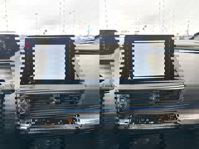 Used 2023 Toyota Prius XLE image 18