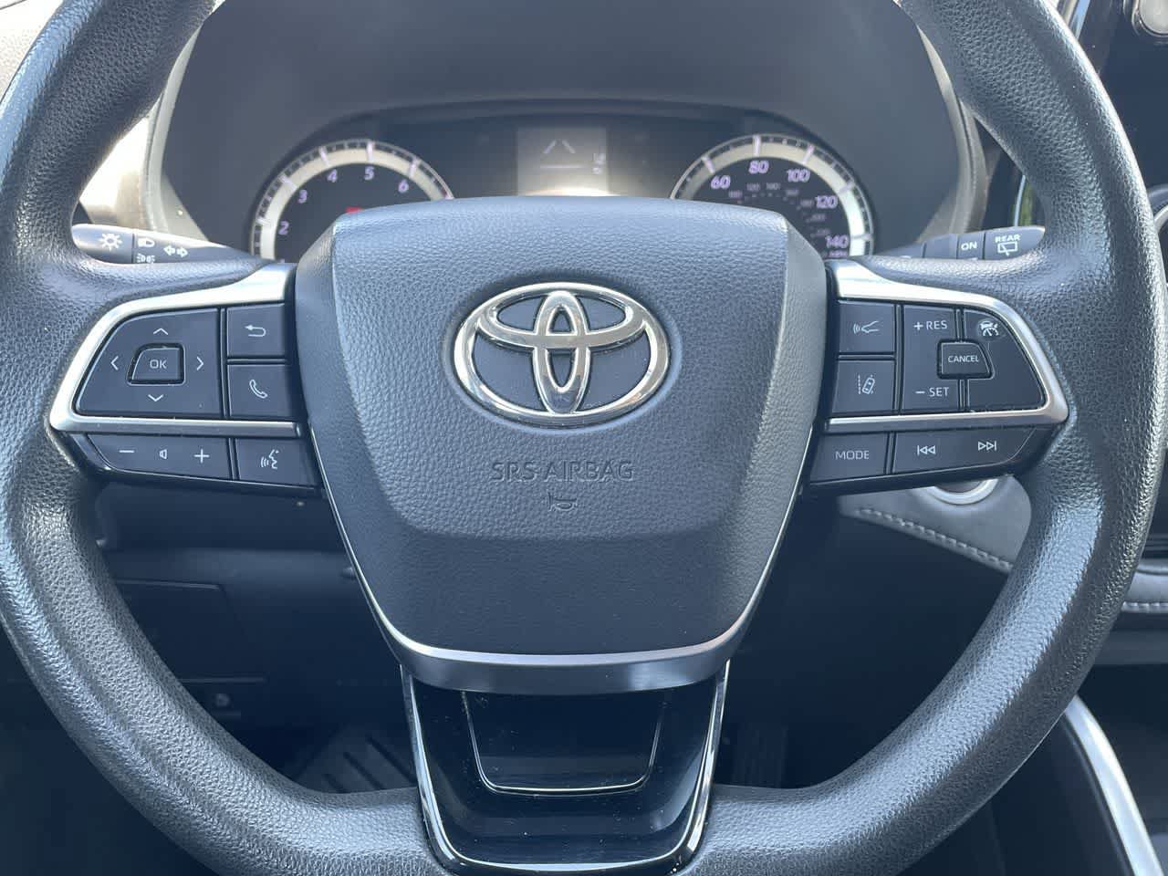 Used 2021 Toyota Highlander L AWD/4WD image 10