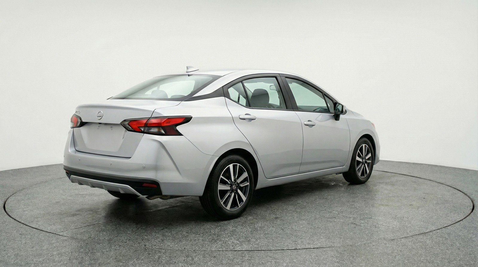 Used 2025 Nissan Versa SV image 9