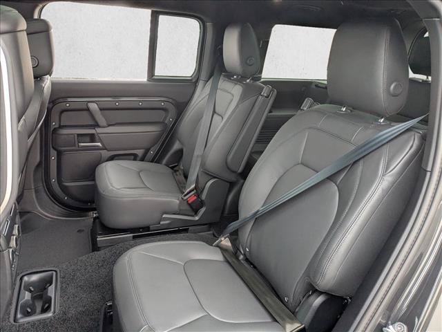 Used 2026 Land Rover Defender 130 X-Dynamic SE AWD/4WD image 16