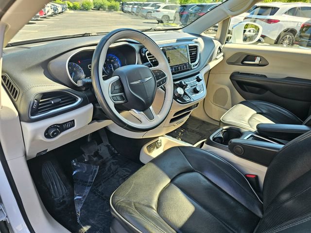 Used 2020 Chrysler Pacifica Limited w/ Tire & Wheel Group FWD image 17
