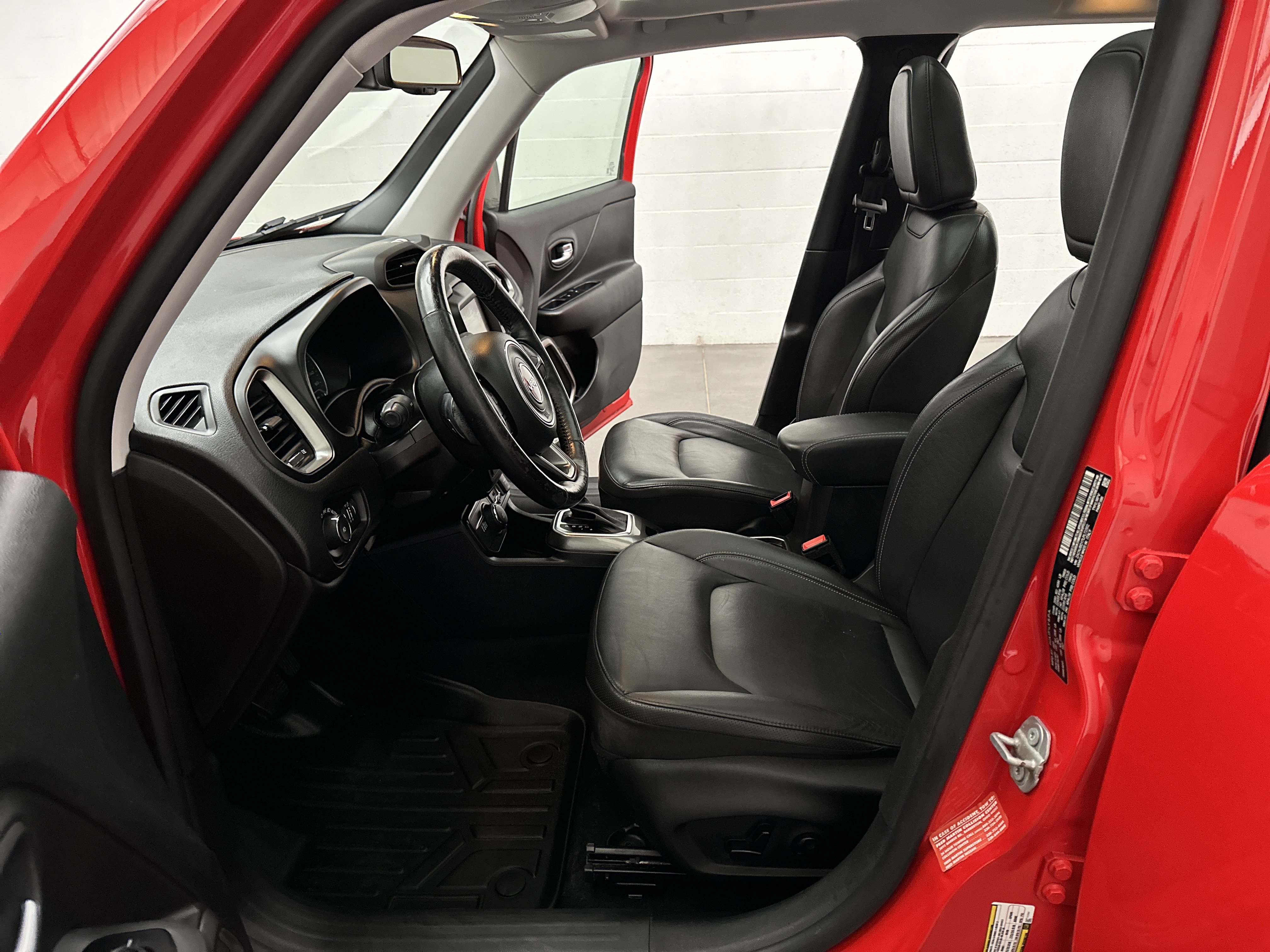 Used 2020 Jeep Renegade Limited w/ UConnect 8.4 Nav Group AWD/4WD image 16