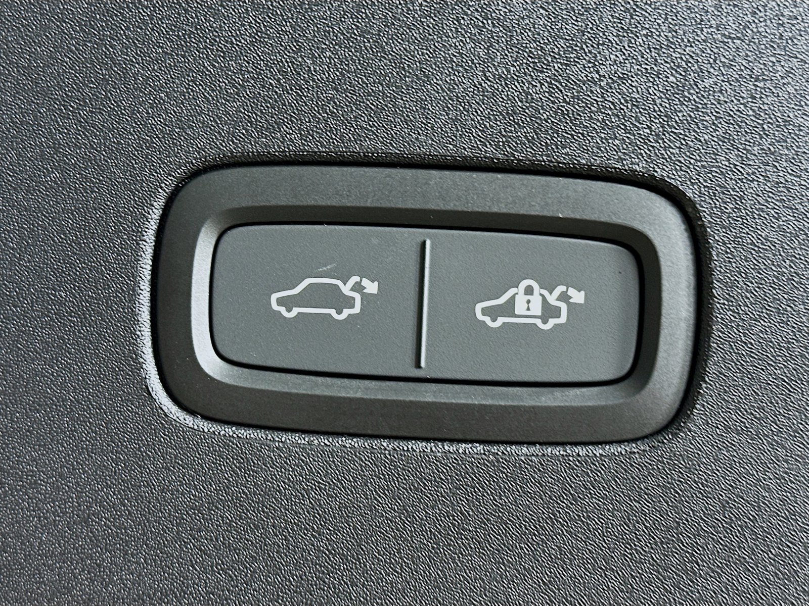New 2026 Volvo EX90 Plus AWD/4WD image 39