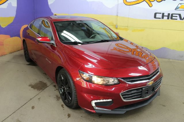 Used 2017 Chevrolet Malibu LT w/ True North Edition FWD image 2