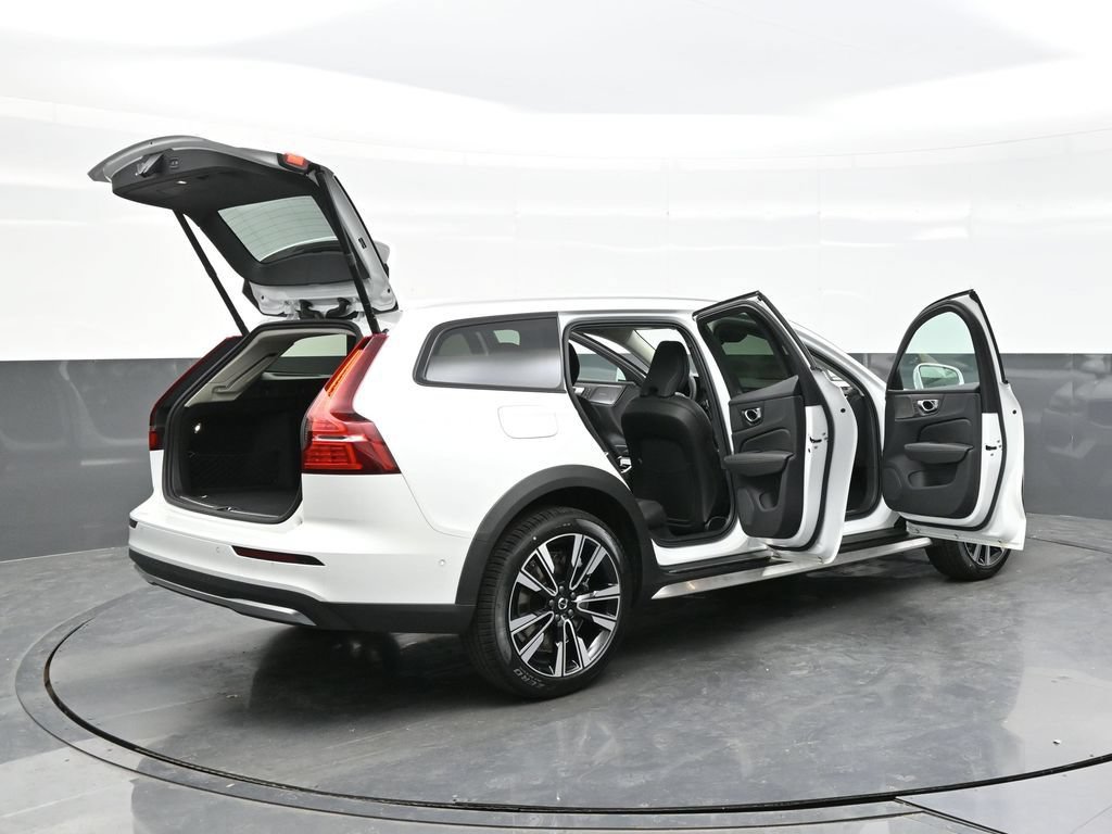New 2026 Volvo V60 B5 Cross Country Ultra w/ Climate Package AWD/4WD image 45