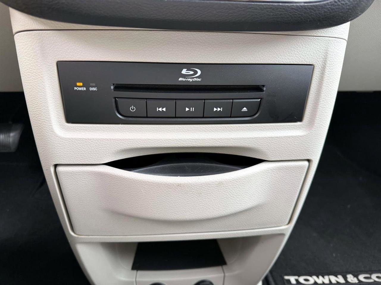 Used 2013 Chrysler Town & Country Touring-L w/ Driver Convenience Group FWD image 19