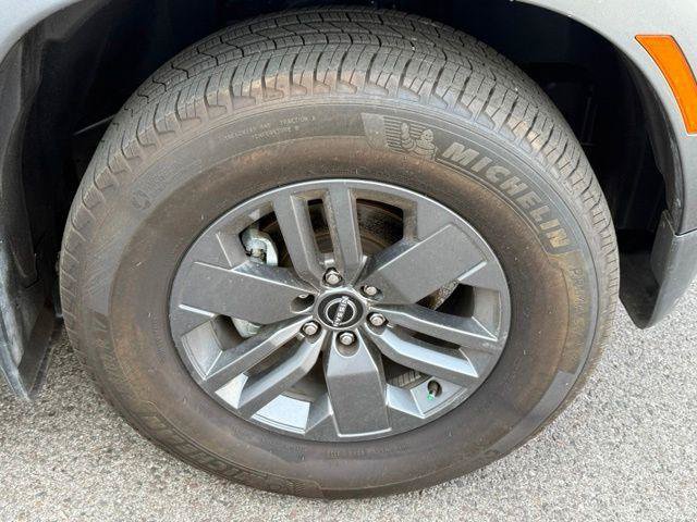Used 2025 Nissan Frontier SV w/ SV Convenience Package RWD image 14