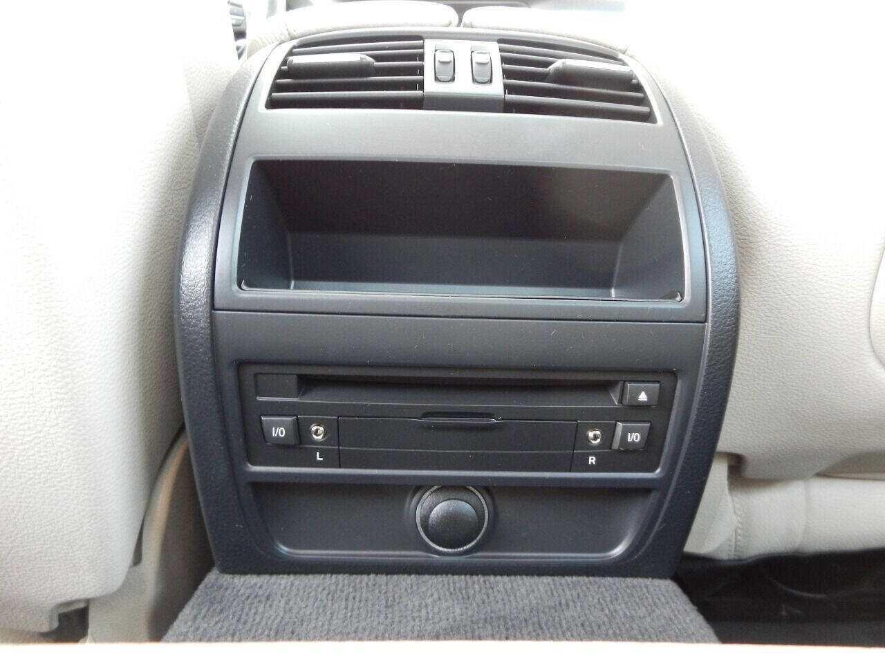 Used 2012 BMW 550i xDrive Sedan image 32