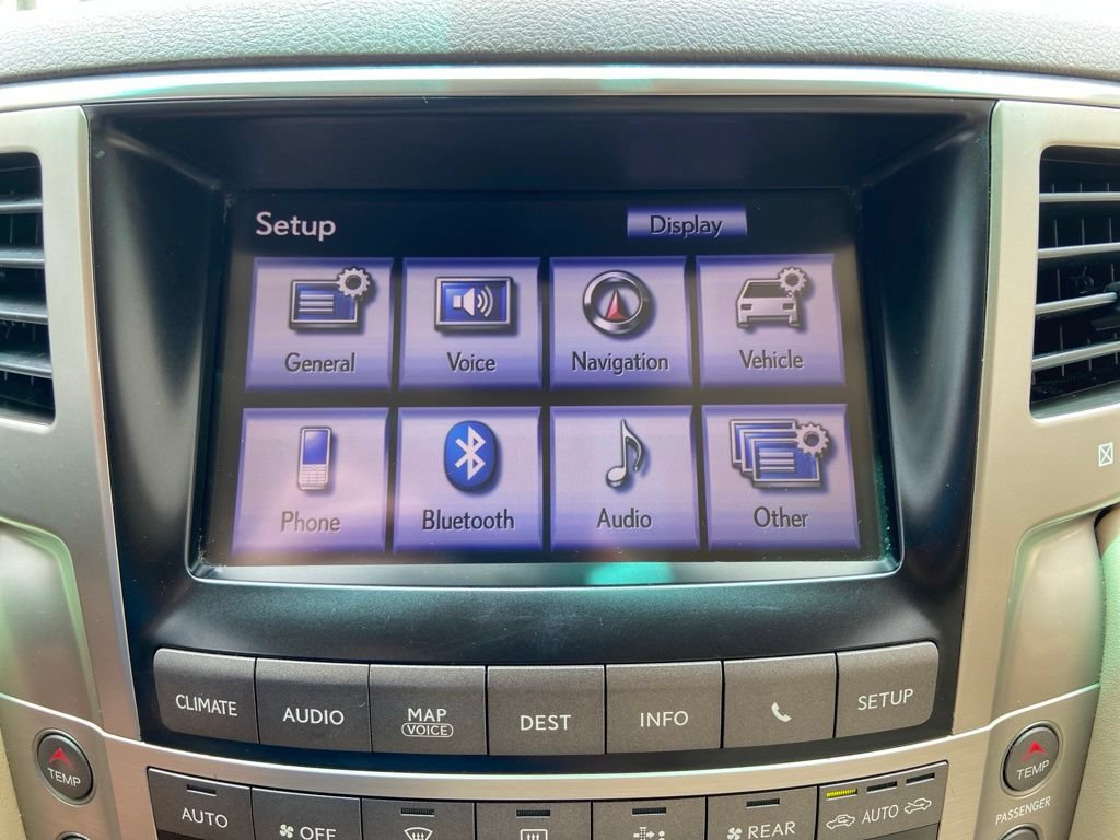 Used 2013 Lexus LX 570 4WD w/ Luxury Pkg image 36