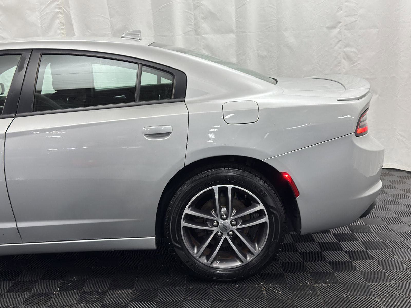 Used 2019 Dodge Charger SXT image 3