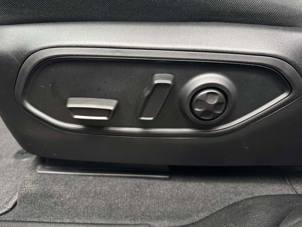 New 2025 Jeep Grand Cherokee L Laredo image 28