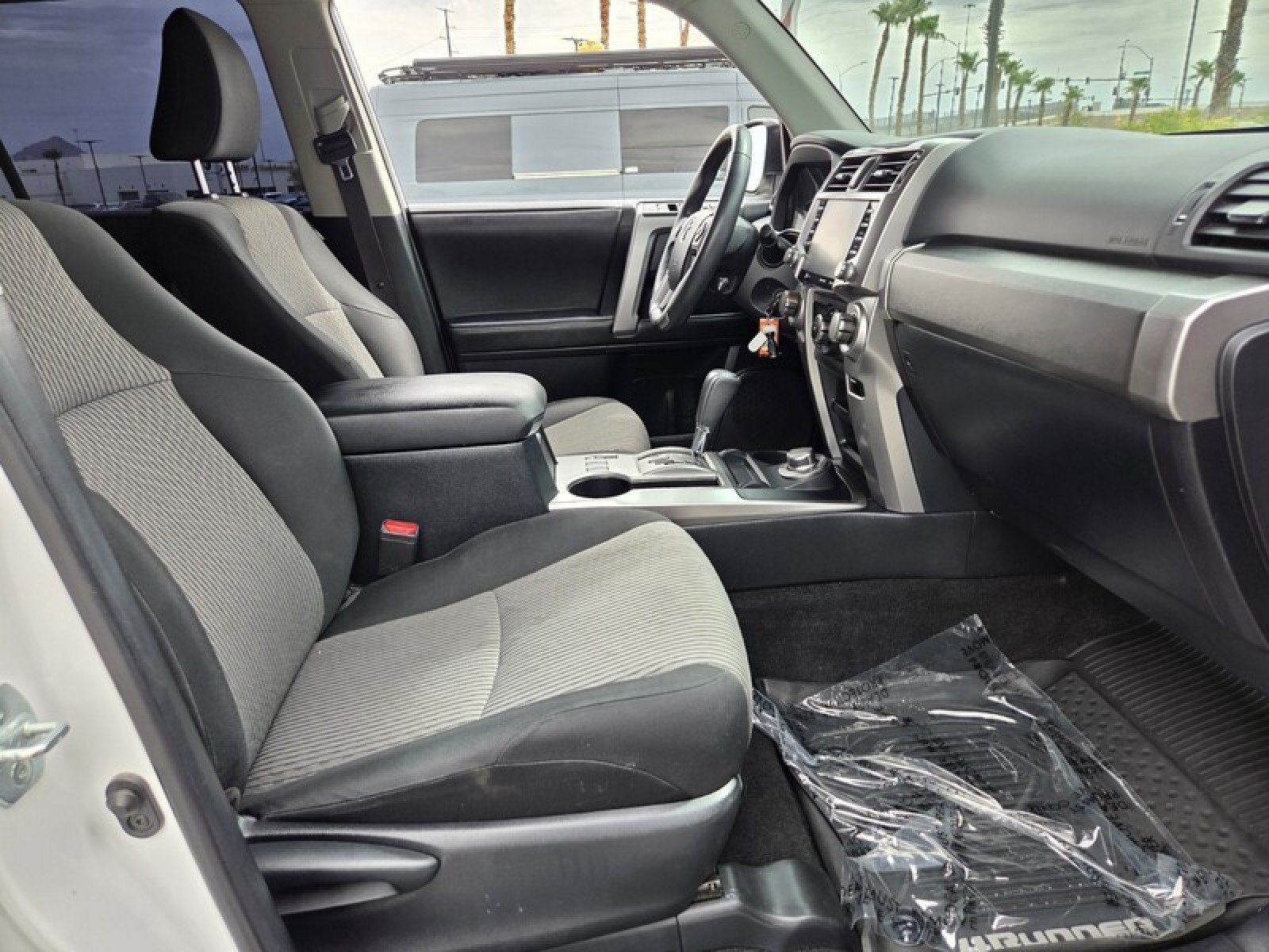 Used 2020 Toyota 4Runner SR5 AWD/4WD image 19