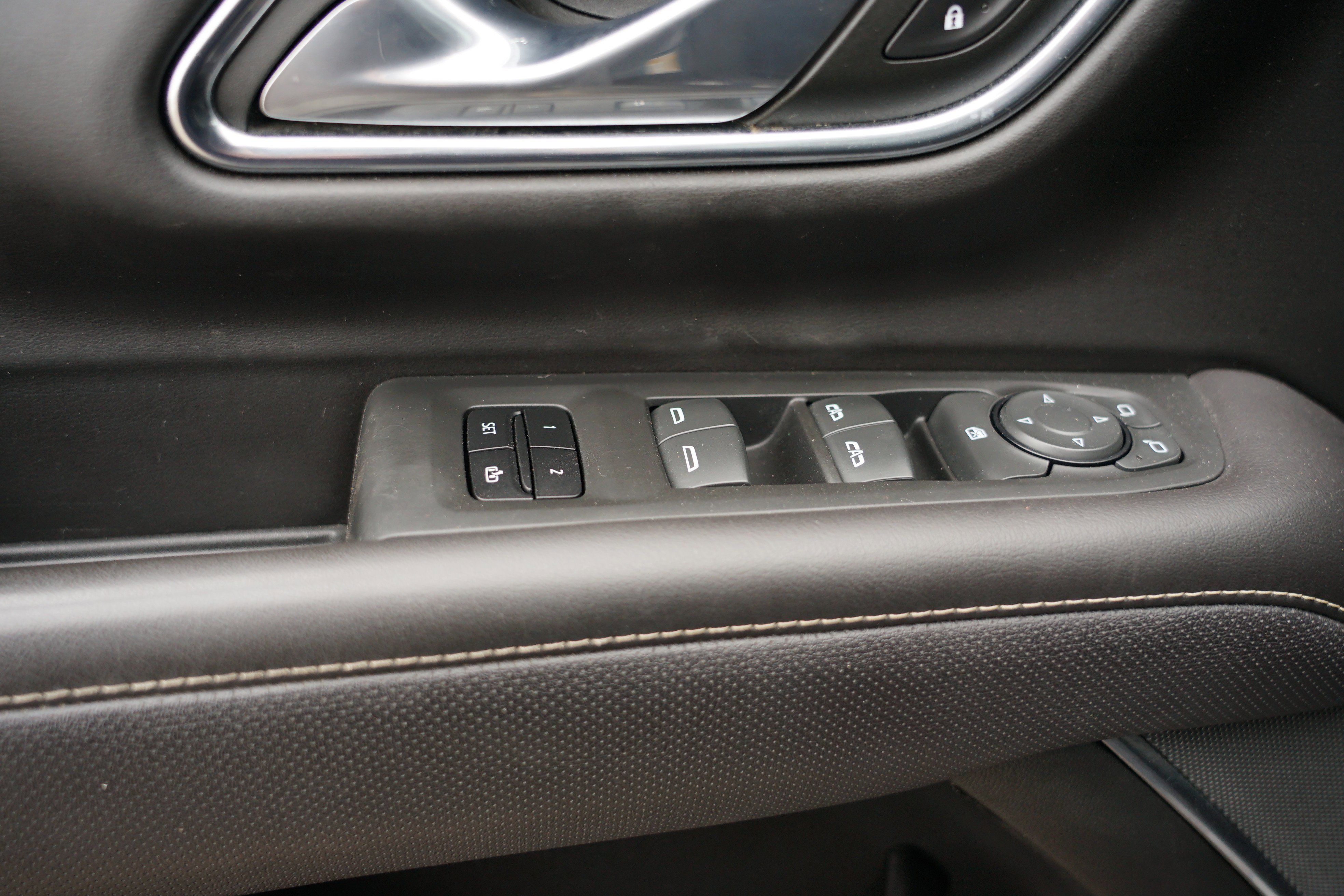 Used 2023 GMC Yukon XL SLT image 19